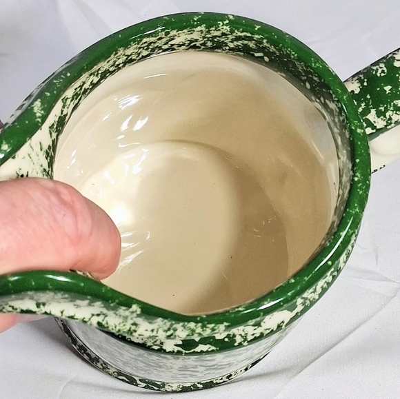 Set of 2 Christmasy Hudsonware Ceramic Vintage Red & Green Cottagecore Pitchers - Picture 10 of 10